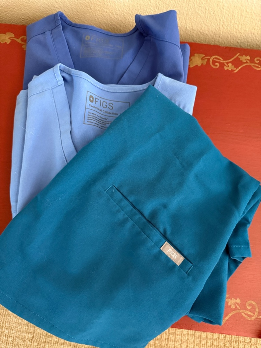 Figs women’s Teal, Light Blue & Royal Blue Jogger-Style Scrub Set tops only